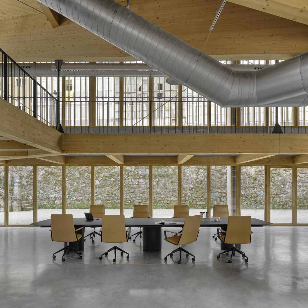 solid conference table | andreu world - image 8